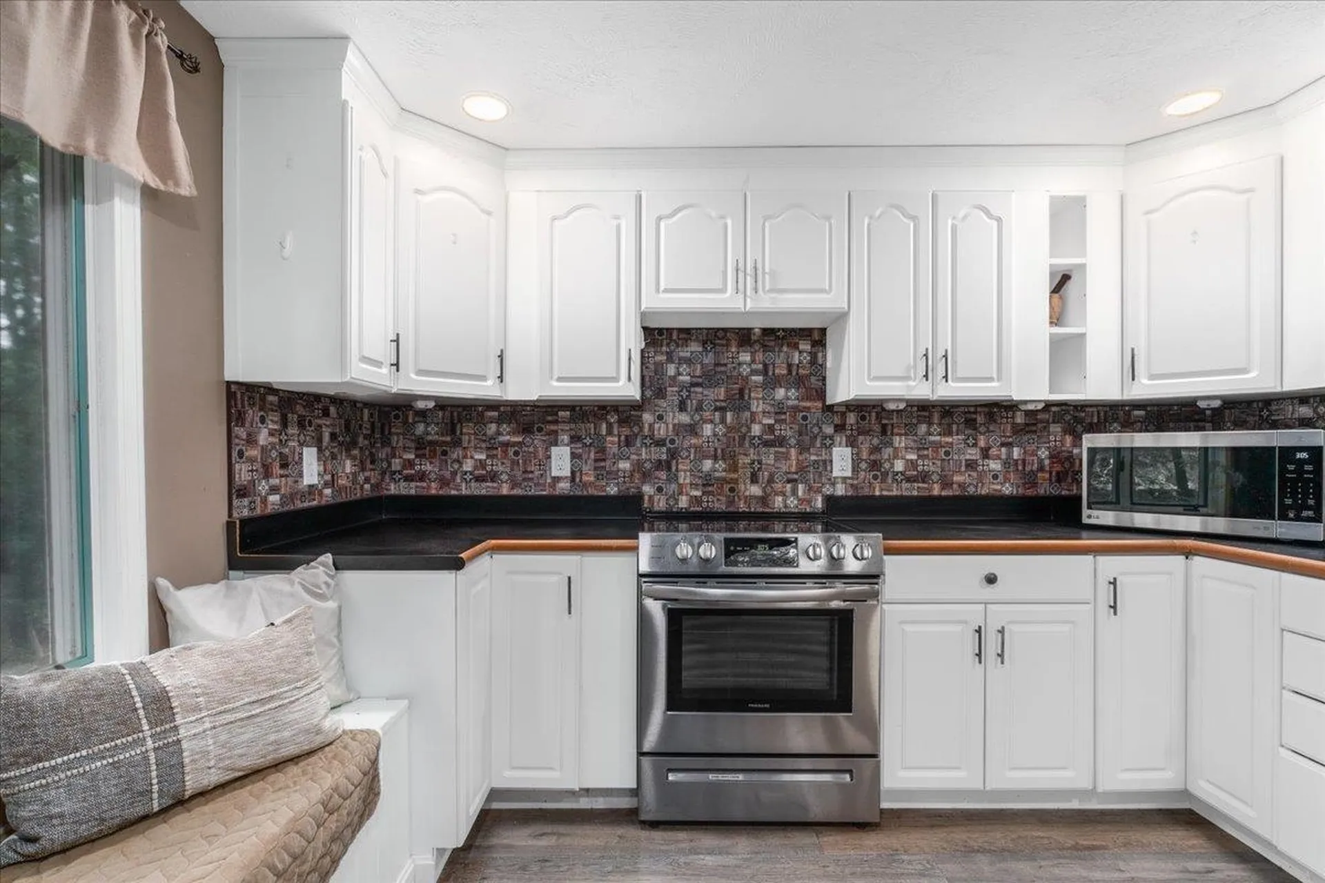 13 Fountain Lane Nashua NH 03062