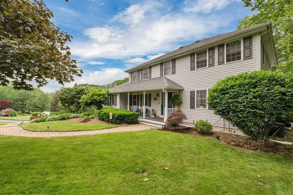 12 Julia Drive Hooksett NH 03106