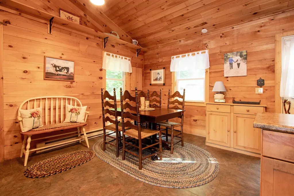 491 The Lane Peacham VT 05862