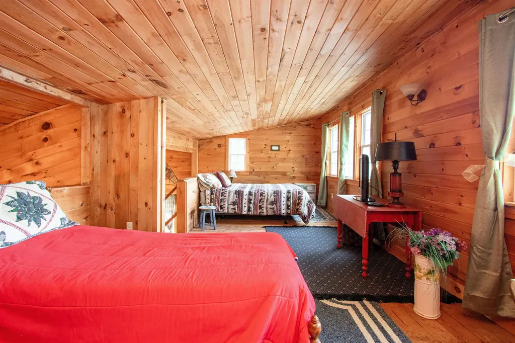 491 The Lane Peacham VT 05862