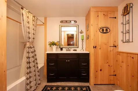 491 The Lane Peacham VT 05862