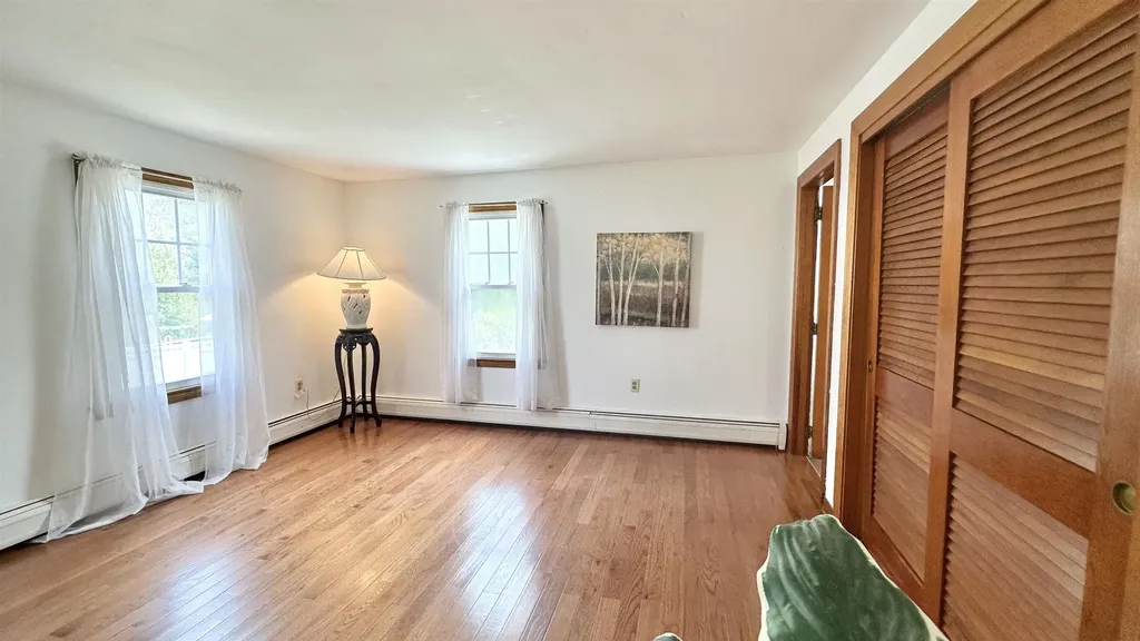 12 New Searles Road Nashua NH 03062