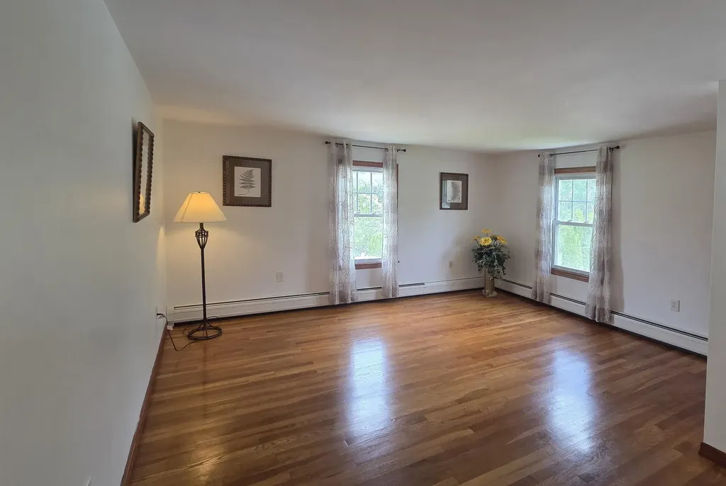 12 New Searles Road Nashua NH 03062