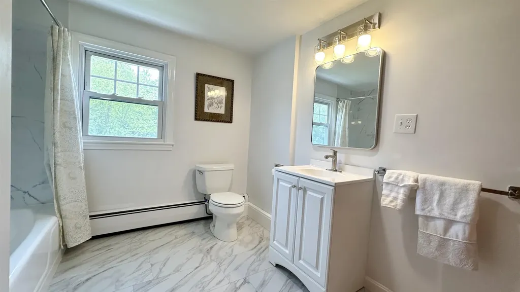 12 New Searles Road Nashua NH 03062