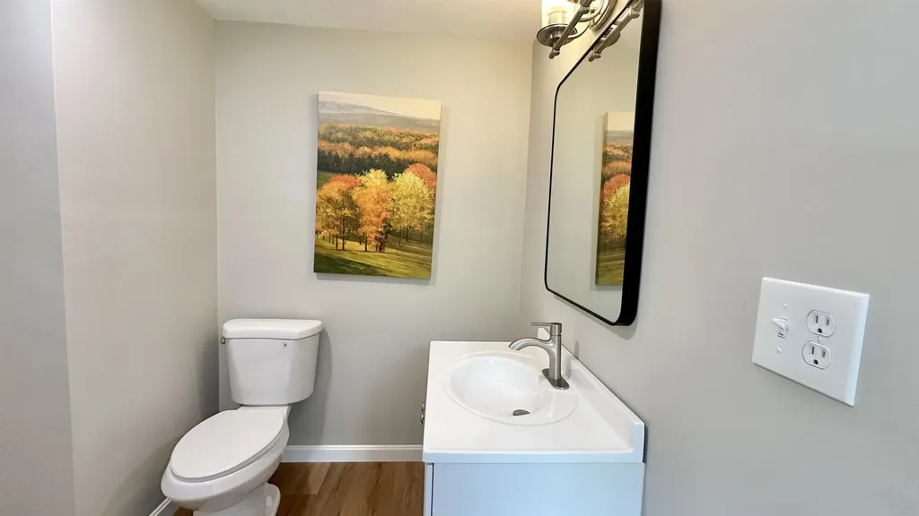 12 New Searles Road Nashua NH 03062