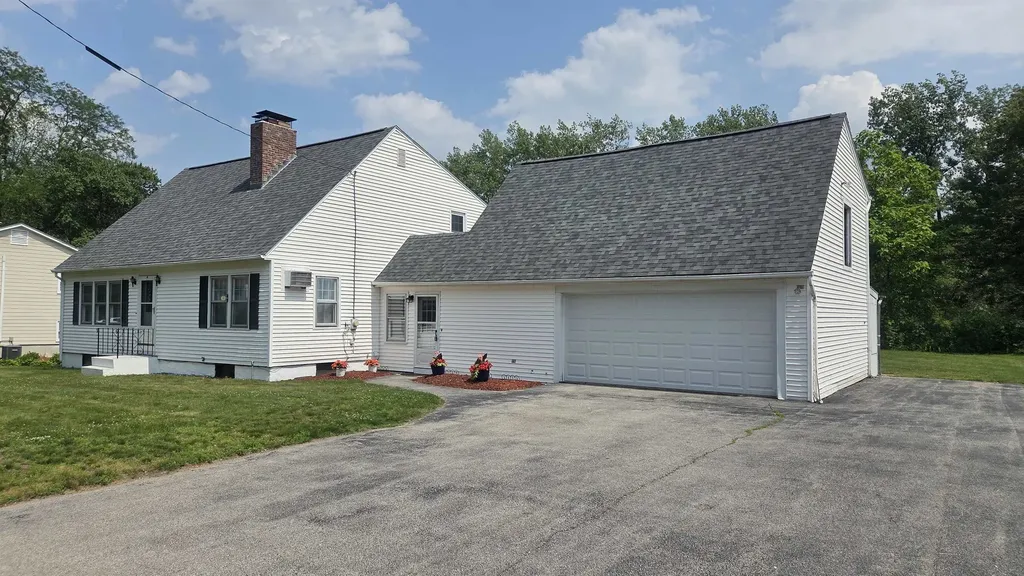 12 New Searles Road Nashua NH 03062