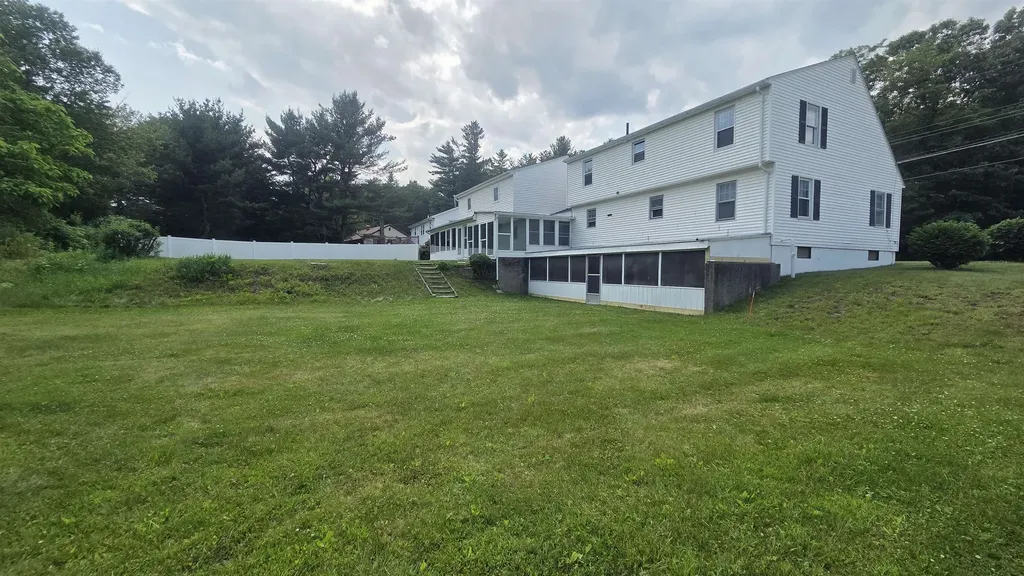 12 New Searles Road Nashua NH 03062
