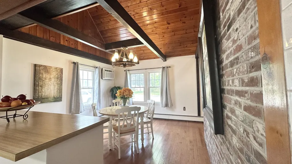 12 New Searles Road Nashua NH 03062