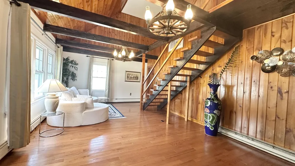 12 New Searles Road Nashua NH 03062