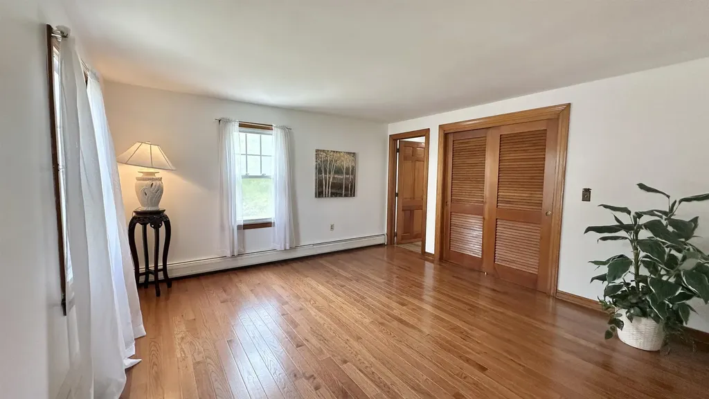 12 New Searles Road Nashua NH 03062