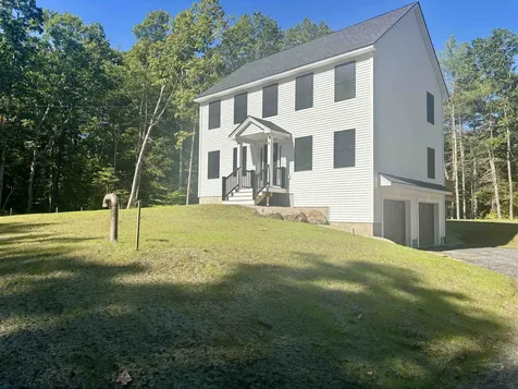 8 Meindl Road Raymond NH 03077