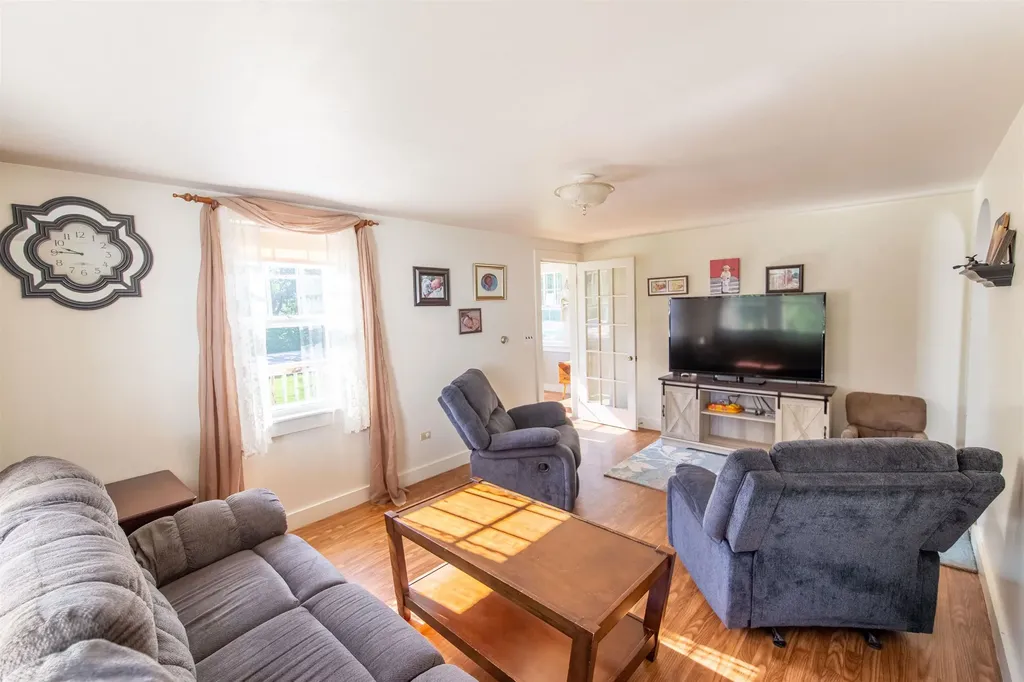 83 Tamworth Road Tamworth NH 03886