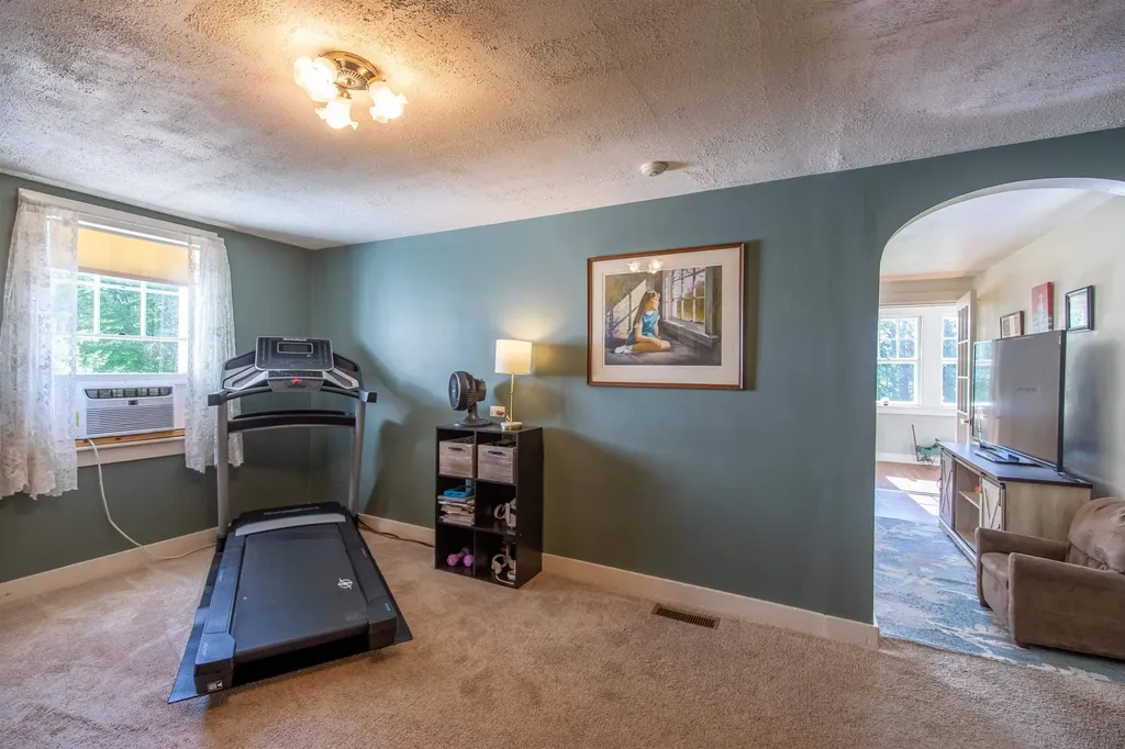 83 Tamworth Road Tamworth NH 03886