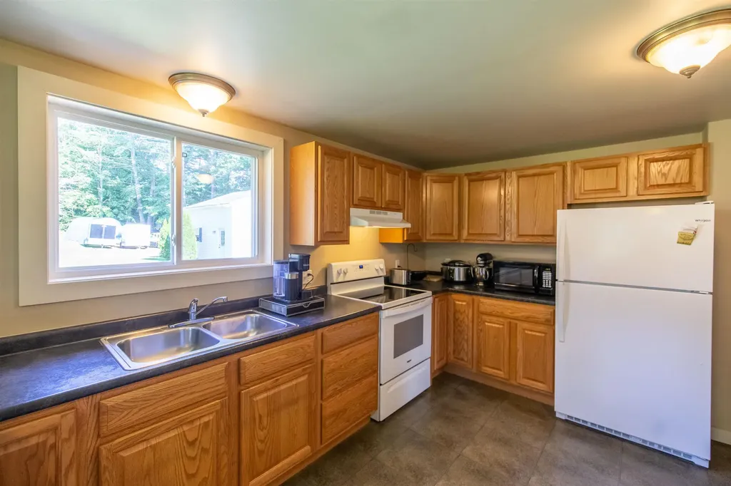 83 Tamworth Road Tamworth NH 03886