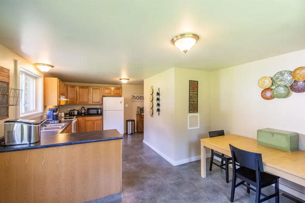 83 Tamworth Road Tamworth NH 03886