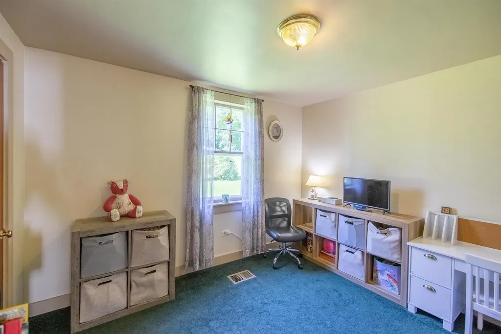 83 Tamworth Road Tamworth NH 03886