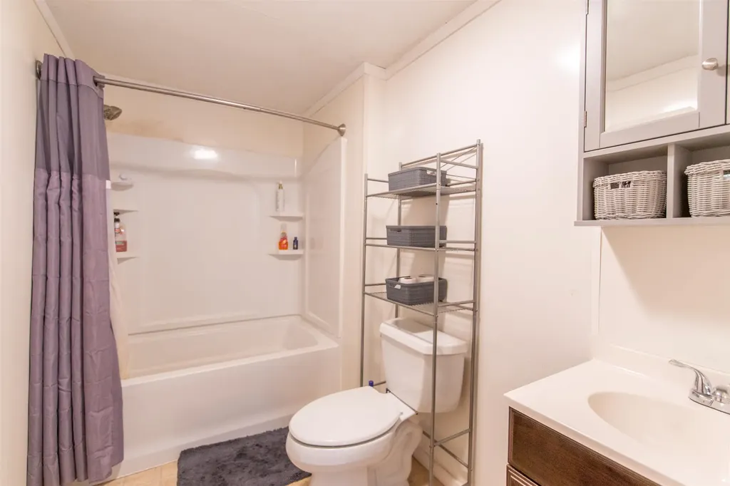 83 Tamworth Road Tamworth NH 03886