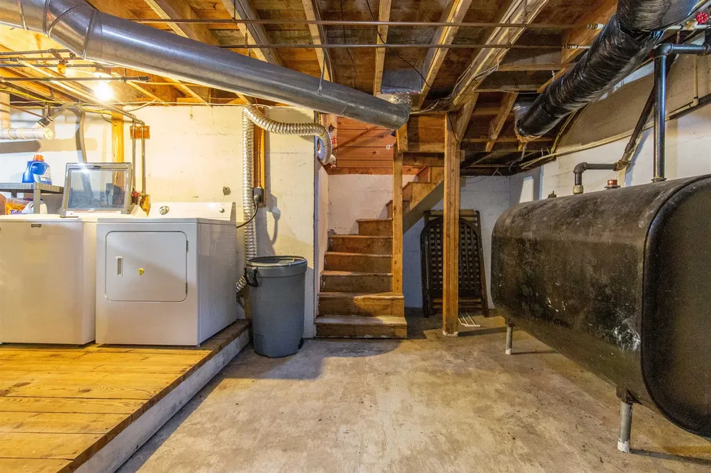 83 Tamworth Road Tamworth NH 03886