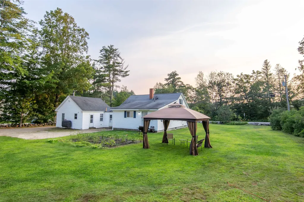 83 Tamworth Road Tamworth NH 03886