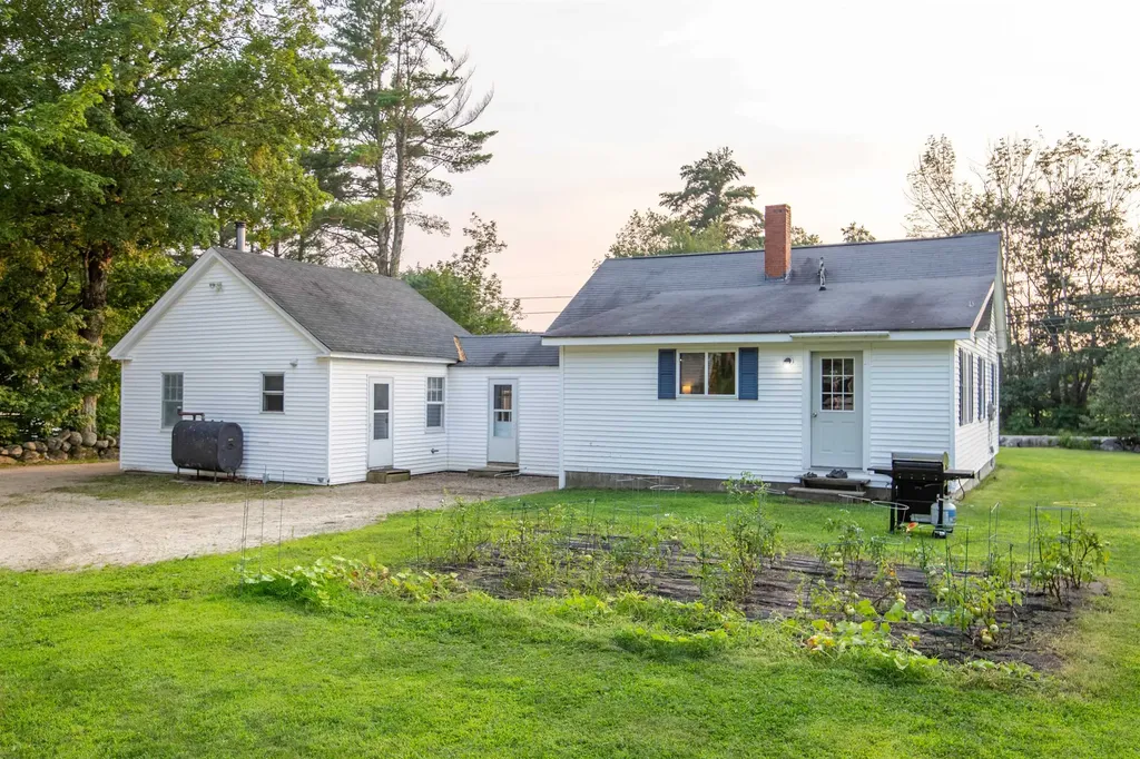 83 Tamworth Road Tamworth NH 03886