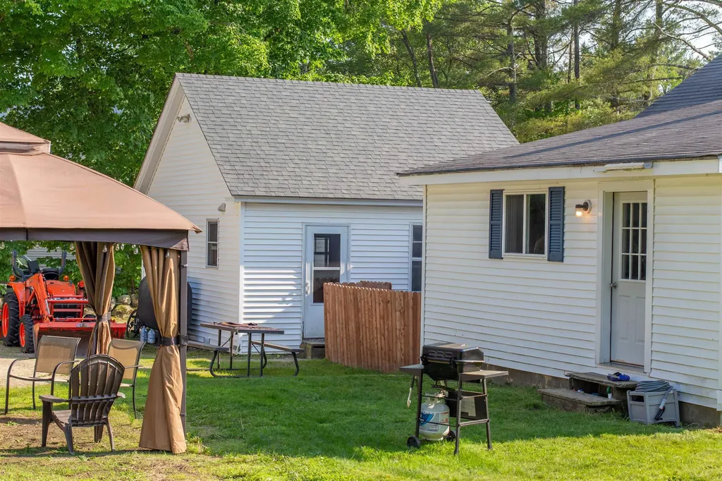 83 Tamworth Road Tamworth NH 03886