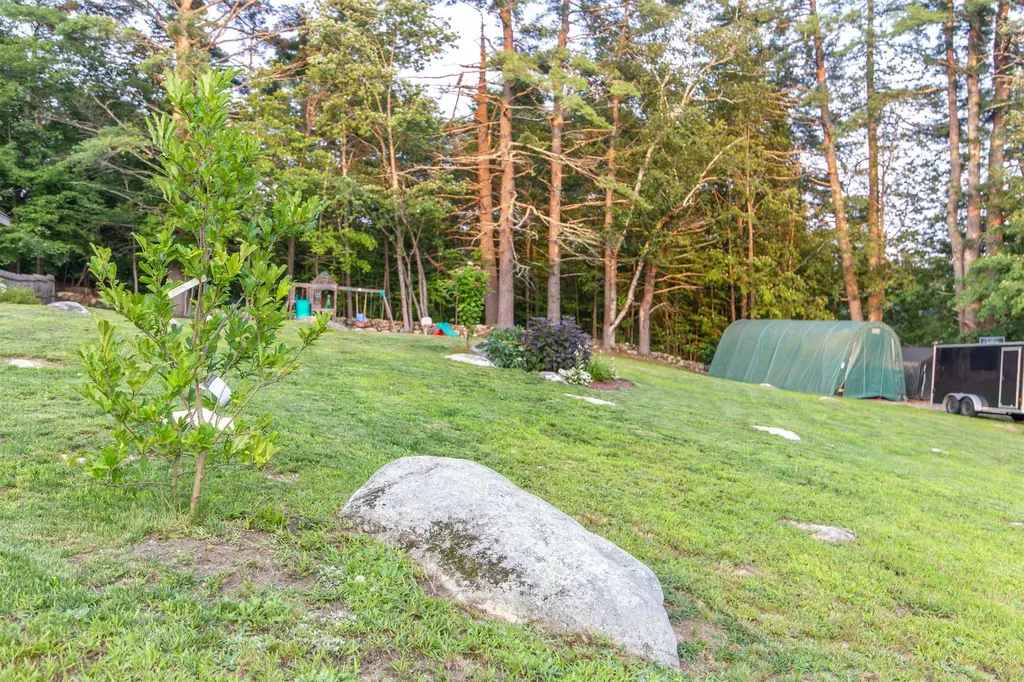 83 Tamworth Road Tamworth NH 03886