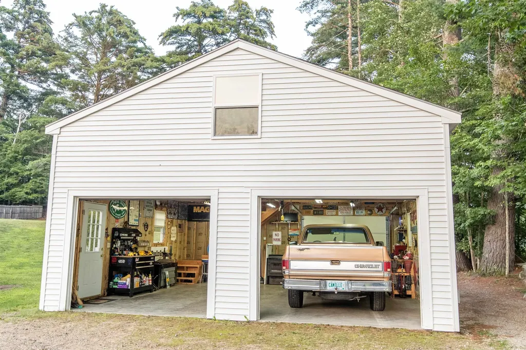 83 Tamworth Road Tamworth NH 03886