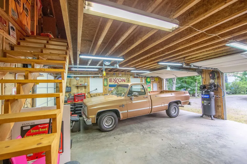 83 Tamworth Road Tamworth NH 03886