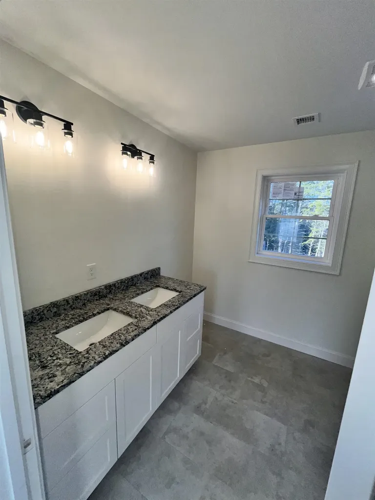 31 Blaisdell Court Raymond NH 03077