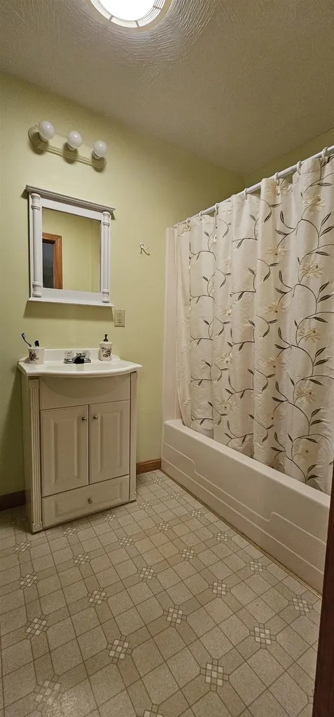 13 North Shore Drive Barnstead NH 03225-3353