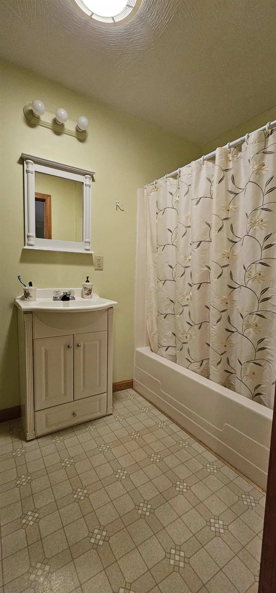 13 North Shore Drive Barnstead NH 03225-3353