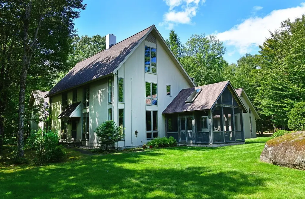 27 Lee Farm Road Hancock NH 03449