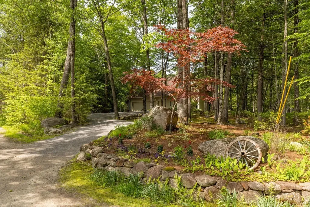 27 Lee Farm Road Hancock NH 03449
