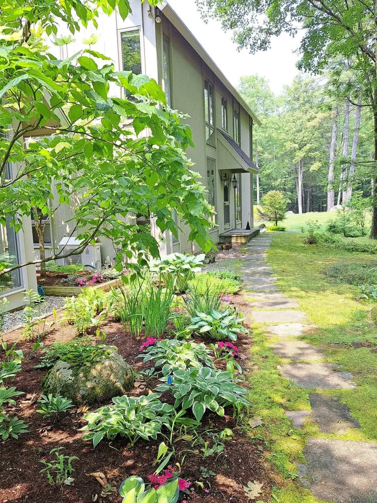 27 Lee Farm Road Hancock NH 03449