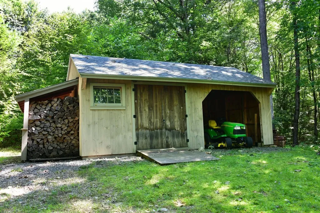 27 Lee Farm Road Hancock NH 03449