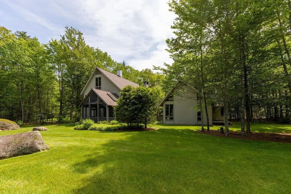27 Lee Farm Road Hancock NH 03449