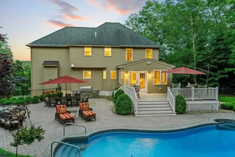 104 Windsor Drive Auburn NH 03032