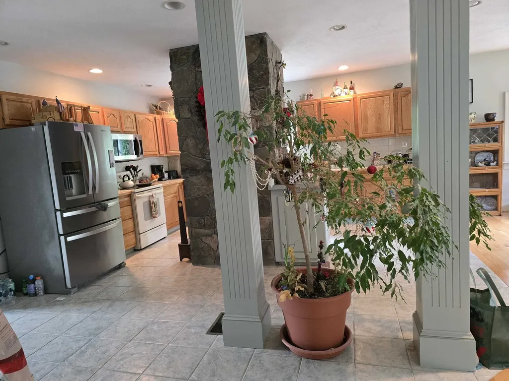 564 Main Street Fremont NH 03044