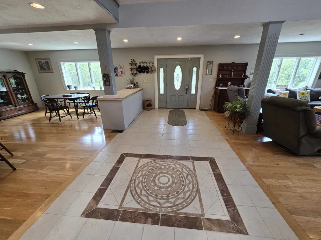 564 Main Street Fremont NH 03044