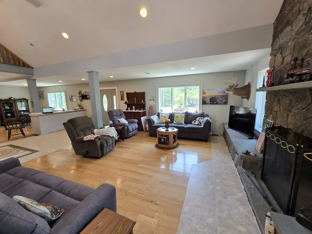 564 Main Street Fremont NH 03044