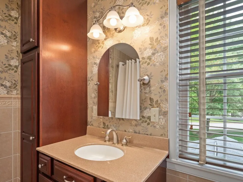 51 Old Sawmill Road Colchester VT 05446