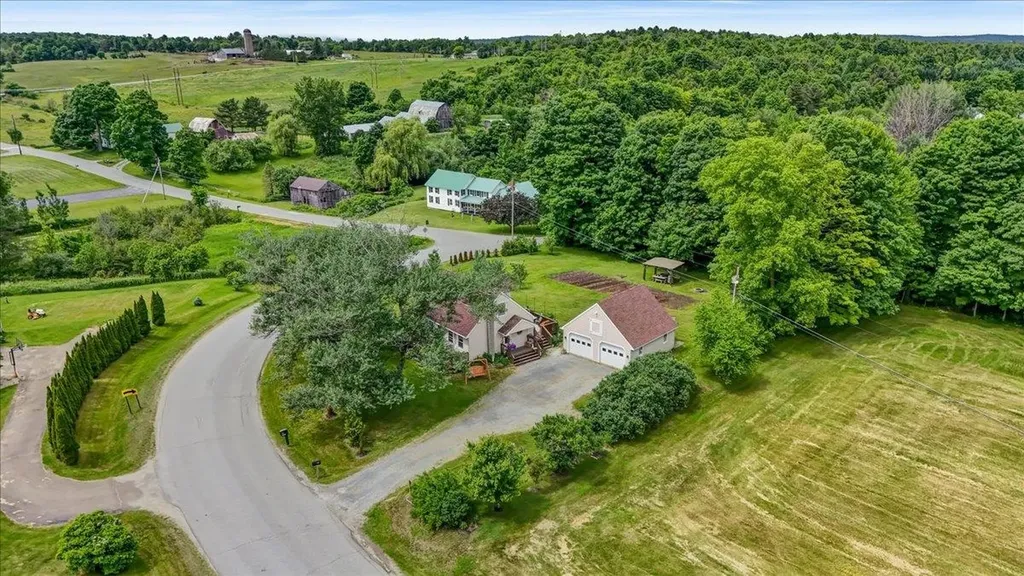 1588 Sandy Birch Road Georgia VT 05468