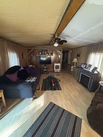 15 James Street Derry NH 03038-4526