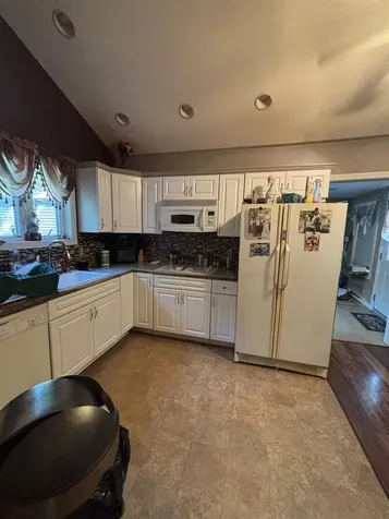 15 James Street Derry NH 03038-4526