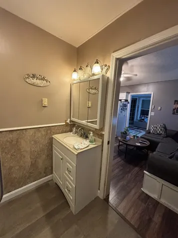 15 James Street Derry NH 03038-4526