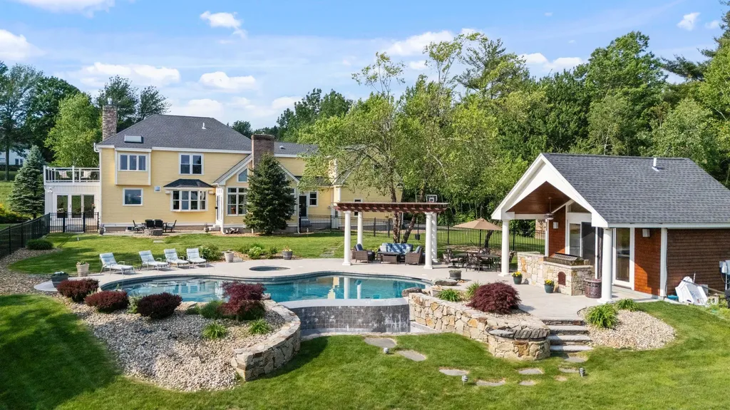 3 Baldwin Lane Bedford NH 03110