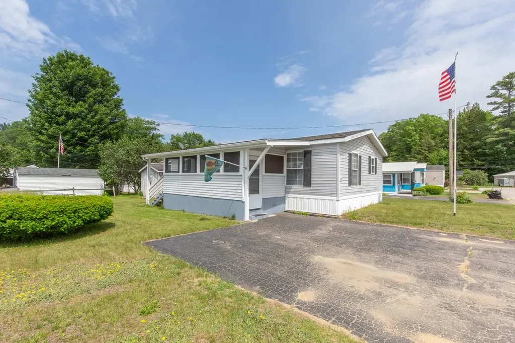 303 Old Lake Shore Road Gilford NH 03249