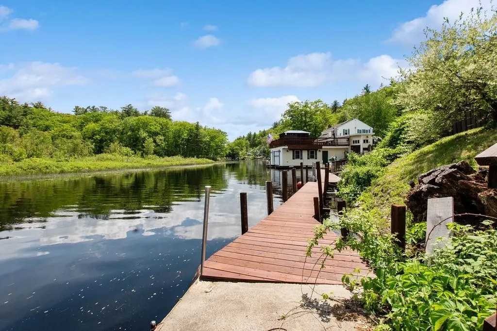 23 Riverlake Street Alton NH 03810