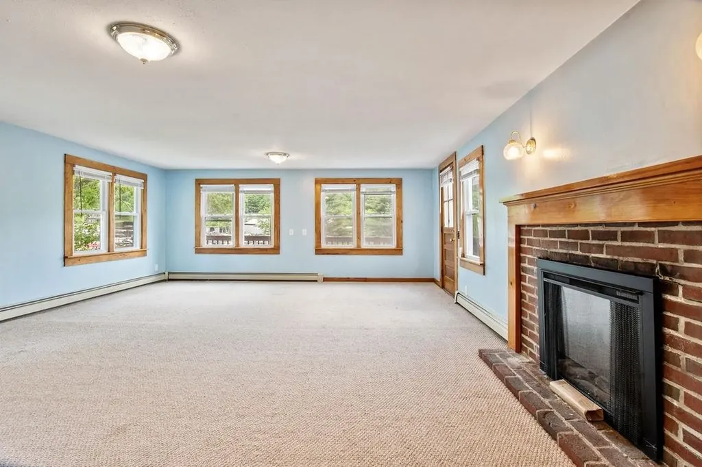 23 Riverlake Street Alton NH 03810