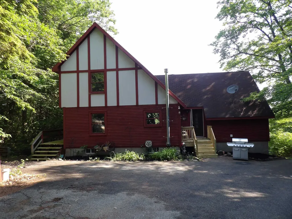 18 Henry Drive Effingham NH 03882